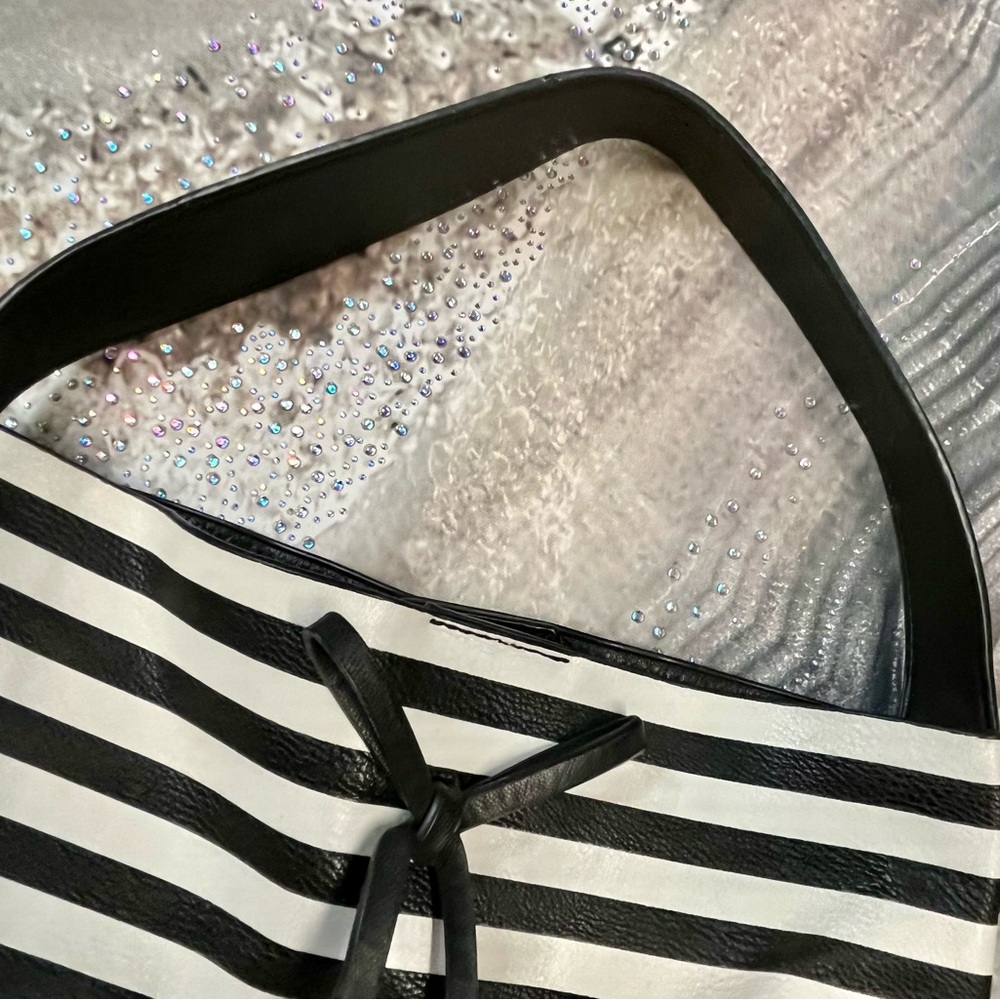 Striped Bucket Bag - Picture 7 of 7
